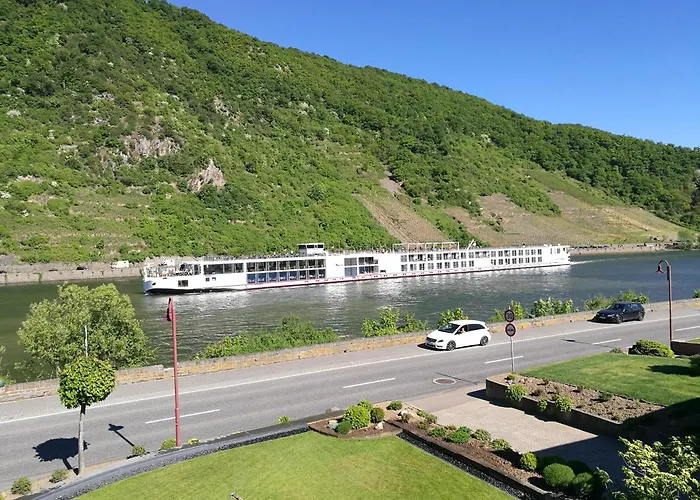 Haus Korjaesser アパート Löf