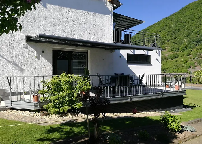 Haus Korjaesser アパート Löf