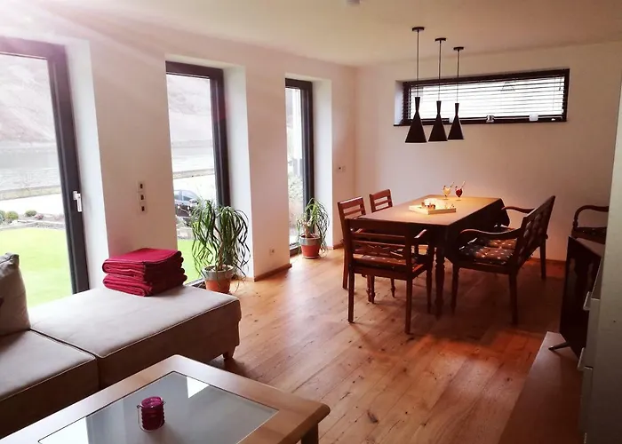 Haus Korjaesser アパート Löf