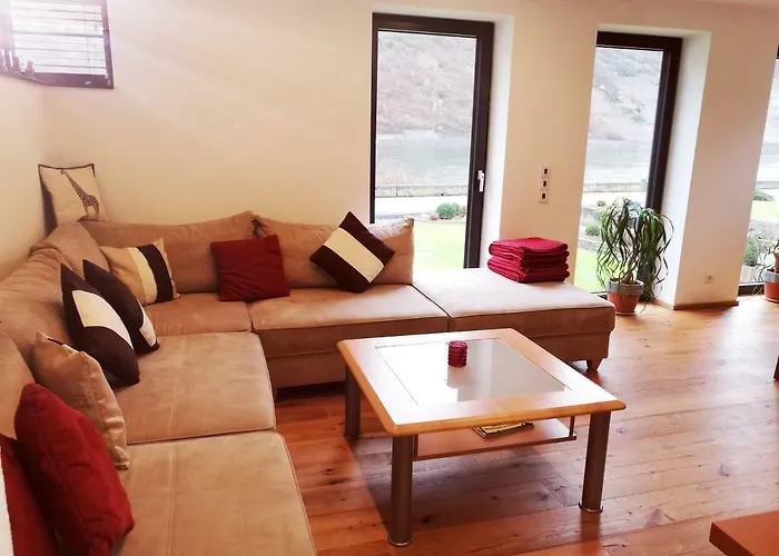 Haus Korjaesser アパート Löf